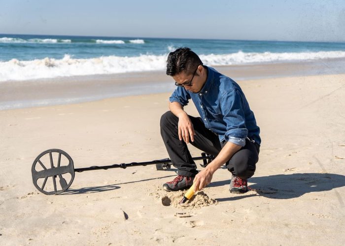 EQUINOX_Man-Recovering-Find-Beach_Japan - Medium